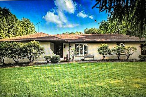 7370 Brookwood Dr, Brookfield, OH, 44403-9721 | Card Image