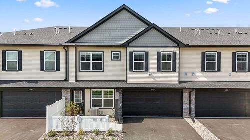 5157 Long Pointe Pass, Woodbury, MN, 55129-6303 | Card Image