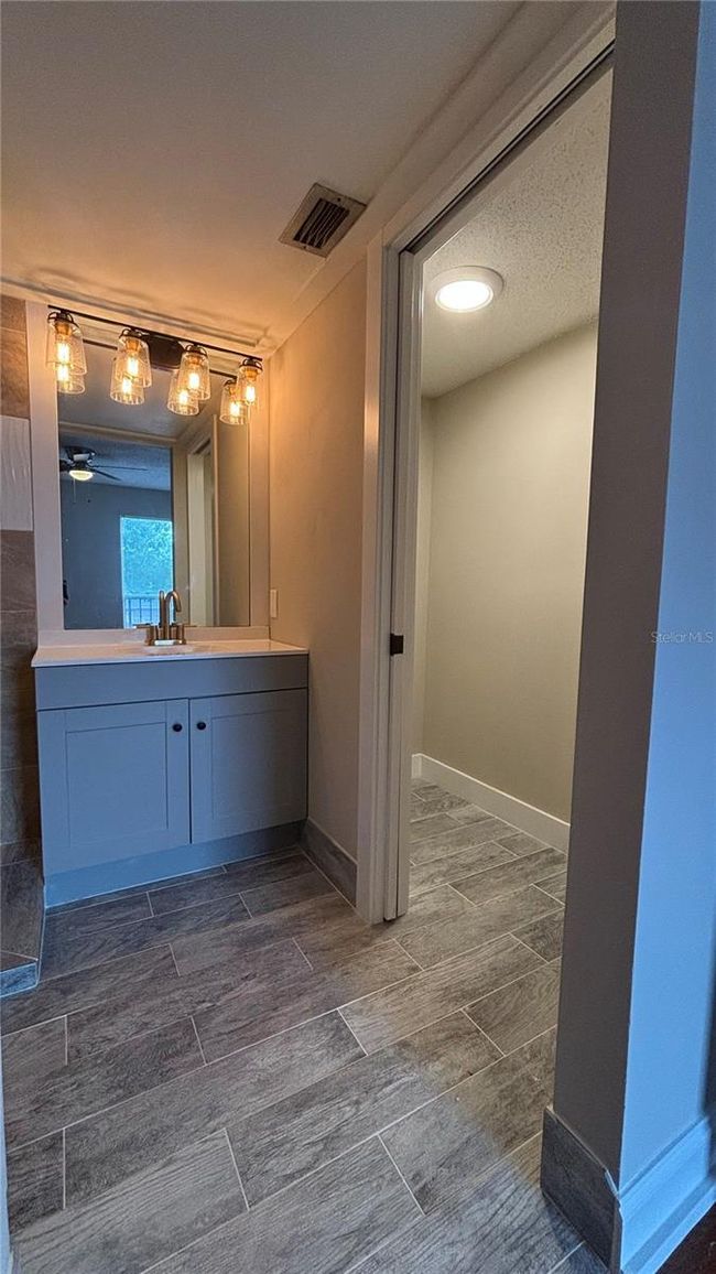 APT-210 - 2763 Woodgate Ln, Condo with 2 bedrooms, 2 bathrooms and null parking in SARASOTA FL | Image 22