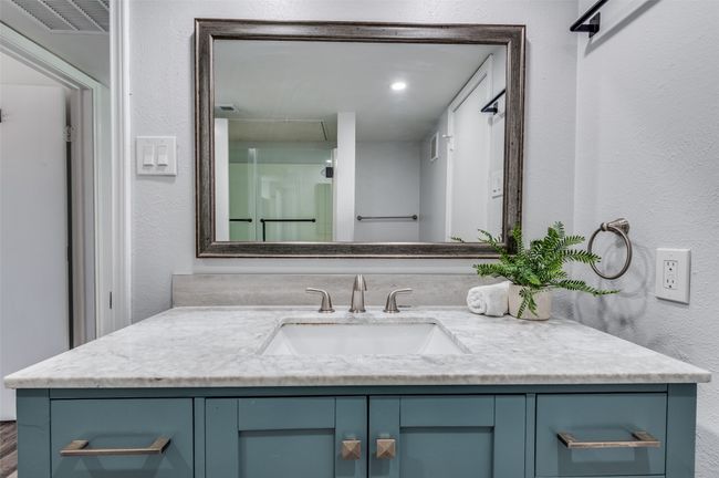 Don't miss the new, modern glass shower doors that you can see reflecting in the mirror!! | Image 9