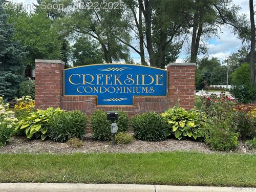 3090 Brookside Dr, Waterford, MI, 48328-2595 | Card Image