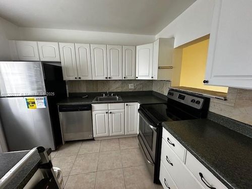 apt-304-2223 Park Ln, Hollywood, FL, 33021-3751 | Card Image