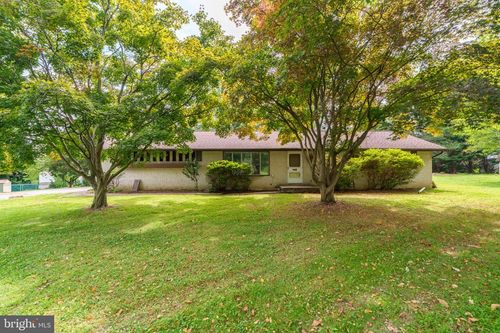 379 Dale Ave, MOUNTVILLE, PA, 17554-1301 | Card Image