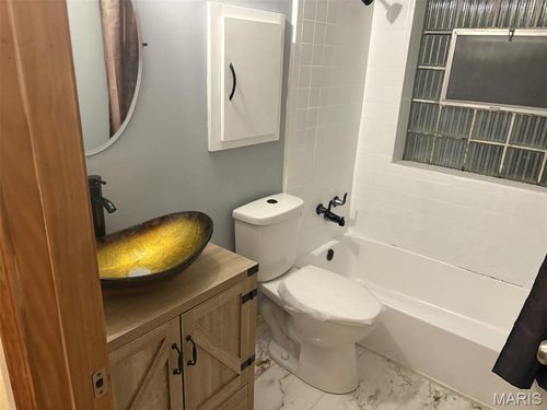 9220 Shadydale Dr, Jennings, MO, 63136-4045 | Card Image