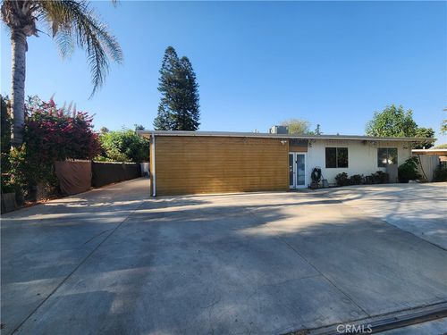 18540 Arminta St, Reseda, CA, 91335-1833 | Card Image