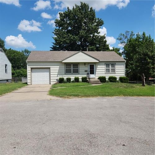 9529 Summit St, Lenexa, KS, 66215-1210 | Card Image