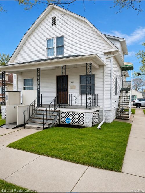 1611 S Erie St, Bay City, MI, 48706-5221 | Card Image
