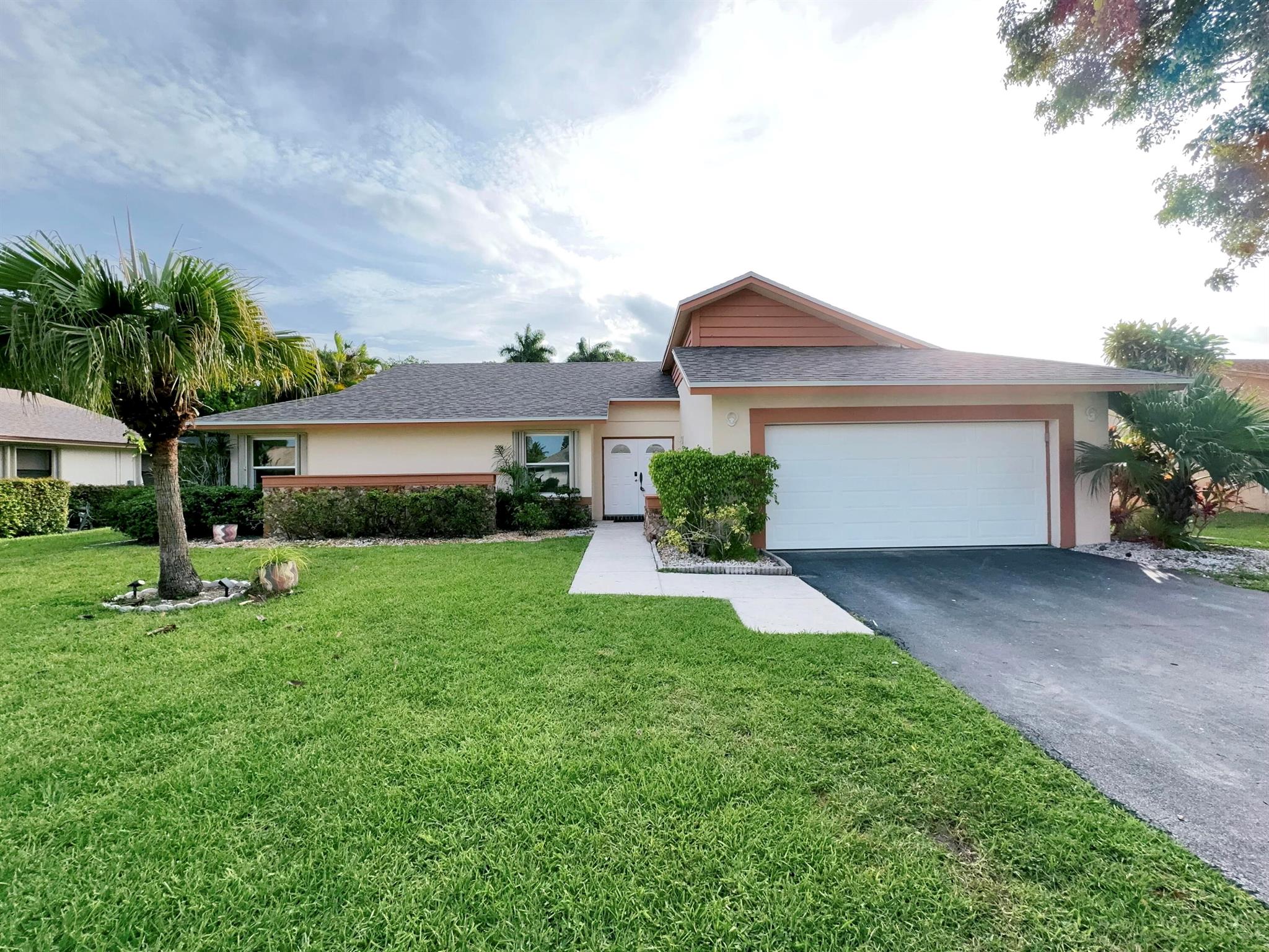 Sugarloaf Ln, Boca Raton, FL 33428