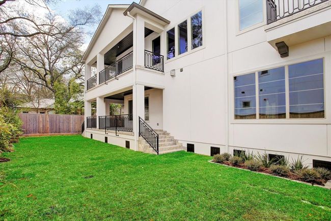 8304 Maple Ct, House other with 5 bedrooms, 5 bathrooms and 2 parking in Bellaire TX | Image 37