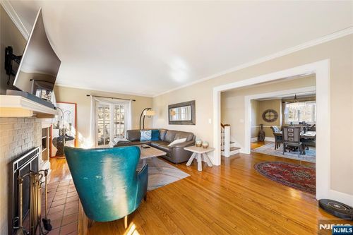 526 Highland Ave, Montclair, NJ, 07043-1204 | Card Image