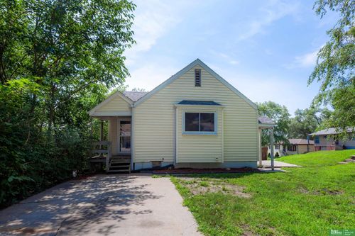 307 W 19th Ave, Bellevue, NE, 68005-3309 | Card Image