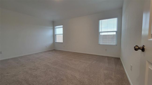 Spare room with carpet floors and baseboards | Image 8