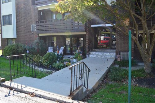 a20-1575 Creekside Rd, WHITEHALL, PA, 18052-5625 | Card Image