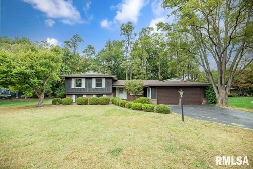 9019 N Locust Ln, Peoria, IL, 61615-1724 | Card Image