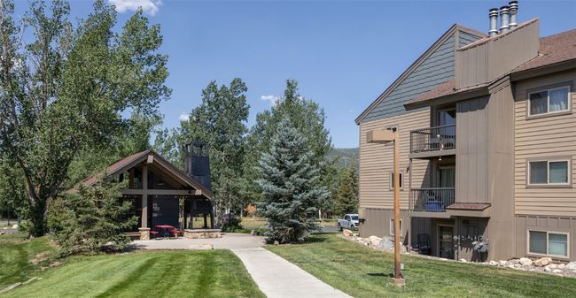 Front Courtyard | Image 30