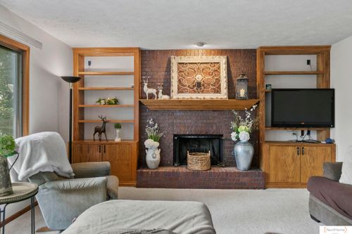6735 Rockwood Ln, Lincoln, NE, 68516-5117 | Card Image