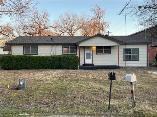 105 W College St, Blooming Grove, TX, 76626-3009 | Card Image