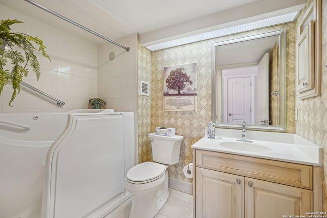 APT-1D - 1000 Guadalupe St, Condo with 2 bedrooms, 2 bathrooms and null parking in Kerrville TX | Image 25