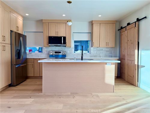 22404 Vanowen St, West Hills, CA, 91307-2641 | Card Image