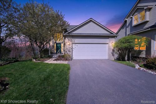 707 Pointe Ct, Milford, MI, 48381-1876 | Card Image