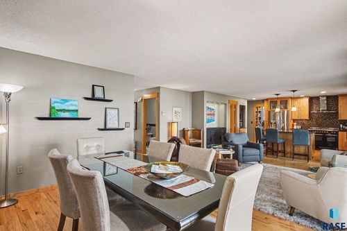 6767 Wicklow Hills Ln Lane, Wentworth, SD, 57075-7327 | Card Image
