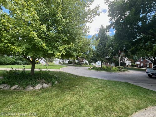 17 Carlton Ln, Dearborn, MI, 48120-1017 | Card Image