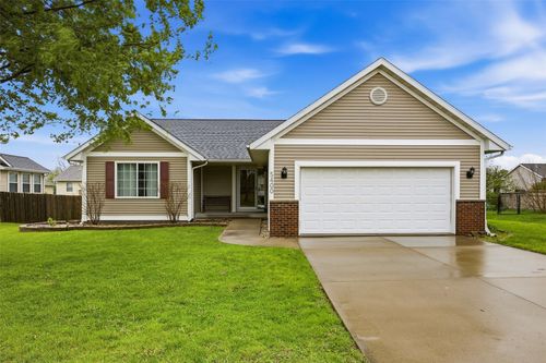 5400 Prairie Ridge Ave, Marion, IA, 52302-9021 | Card Image