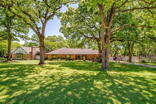 332 Driftwood Ct, Azle, TX, 76020-4112 | Card Image