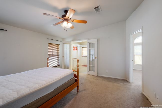 1075 Quail Run, House other with 3 bedrooms, 4 bathrooms and null parking in Lytle TX | Image 14