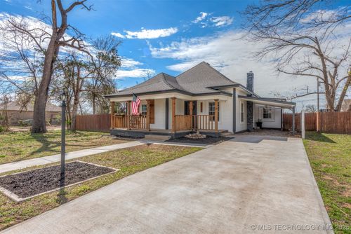 517 6th St, Claremore, OK, 74017-7601 | Card Image