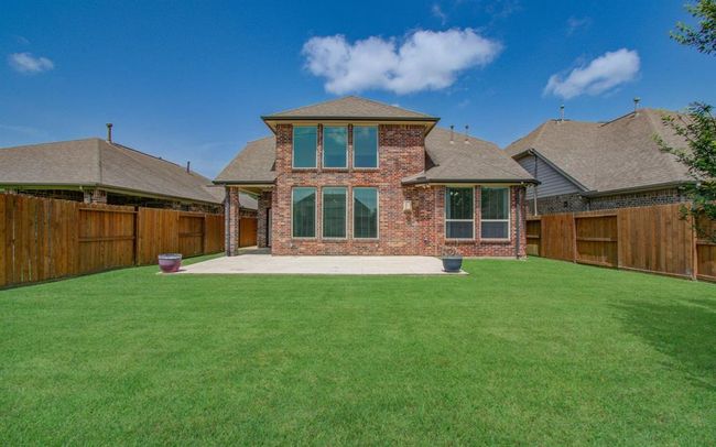 Perfect size for entertaining guests or relaxing by yourselves. | Image 40