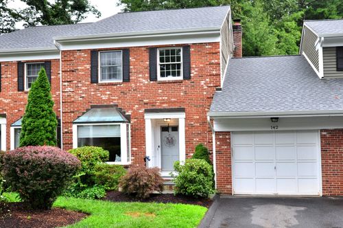142-142 Tunxis Vlg, Farmington, CT, 06032-1502 | Card Image