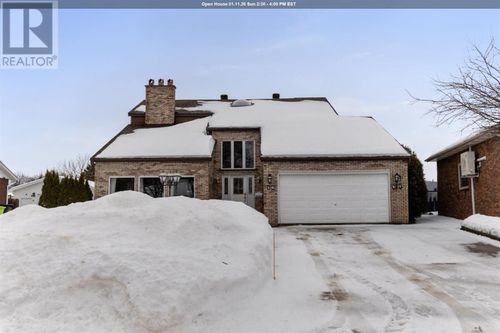 16 Charlotte Dr, Sault Ste Marie, ON, P6B5S7 | Card Image