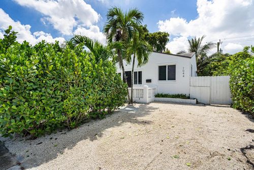 1044 Nw 60th St, Miami, FL, 33127-1038 | Card Image
