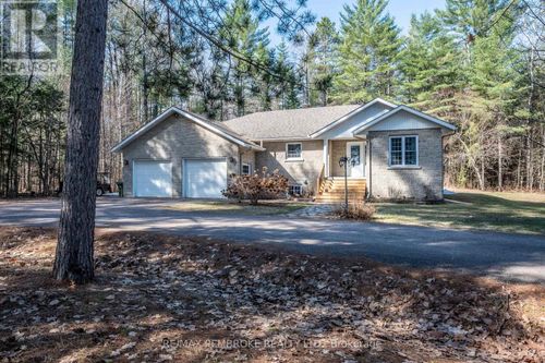 226 Eichstaedt Rd, Petawawa, ON, K8H2W8 | Card Image