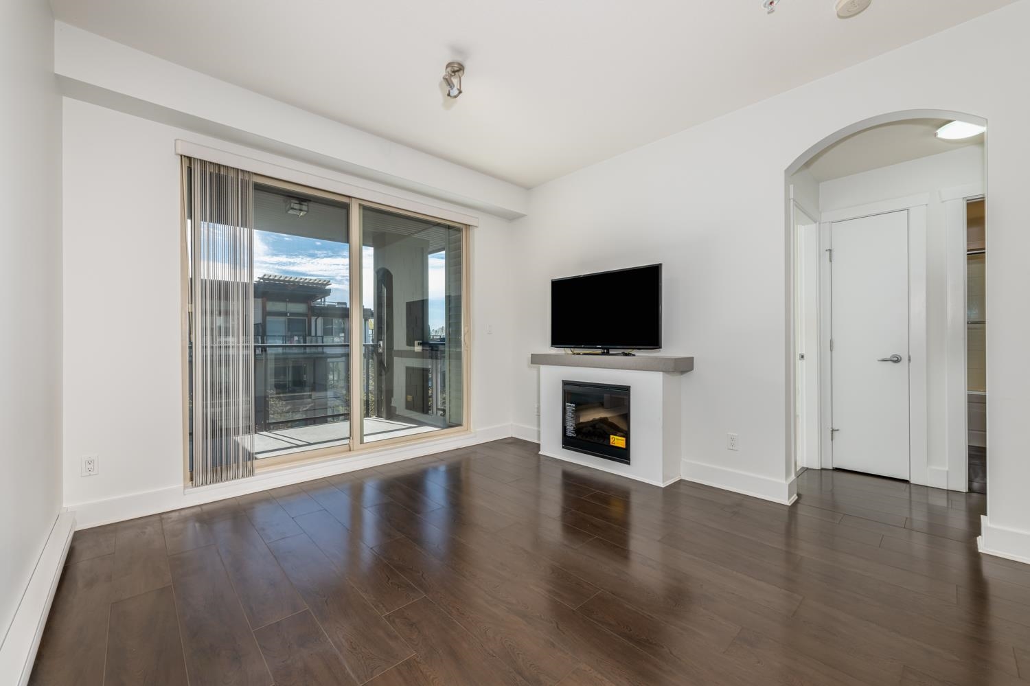 508 - 7418 Byrnepark Walk, Condo with 1 bedrooms, 1 bathrooms and 1 parking in Burnaby BC | Image 5