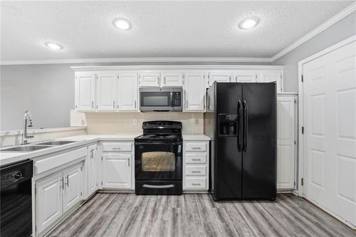 212 E Hansen Ct, Independence, MO, 64055-1493 | Card Image