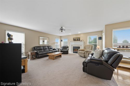 6833 Sadie Ln, Van Buren Township, MI, 48111-5174 | Card Image
