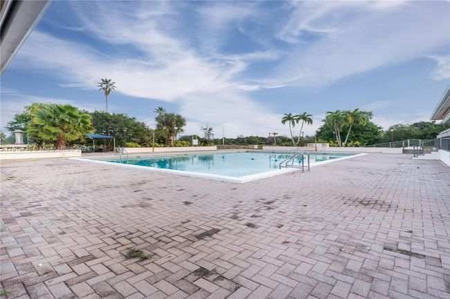APT-914 - 4174 Inverrary Dr, Condo with 2 bedrooms, 2 bathrooms and null parking in Lauderhill FL | Image 38