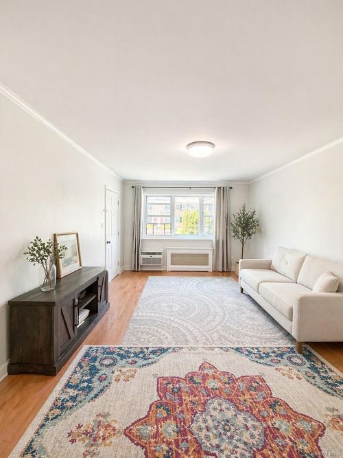 256a-15052 Melbourne, New York, NY, 11367 | Card Image