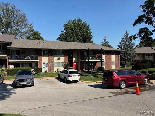 g-10011 Echoridge Lane, Mehlville, MO, 63125 | Card Image