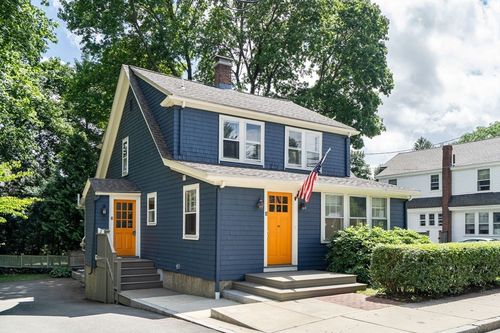 5 Maple St, Lexington, MA, 02420-2518 | Card Image