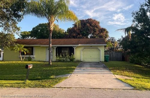2367 Se Manor Ave, Port Saint Lucie, FL, 34952-6839 | Card Image
