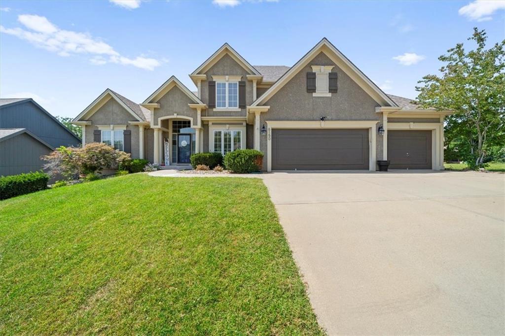 Hickory Pl, Parkville, MO 64152
