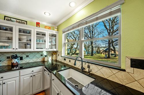 127 Eagleview Cir, Pottsboro, TX, 75076-4757 | Card Image