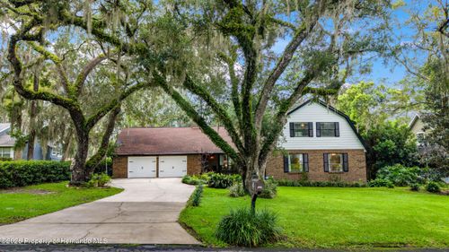 527 Colonial Dr, Brooksville, FL, 34601-1204 | Card Image
