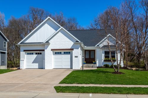 7041 Alvie Ln, Bettendorf, IA, 52722-2404 | Card Image