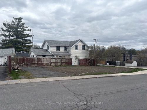 27 Water St W, Napanee, ON, K7R1V3 | Card Image