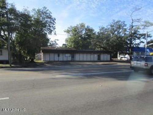 2061 Pass Rd, Biloxi, MS, 39531-3125 | Card Image