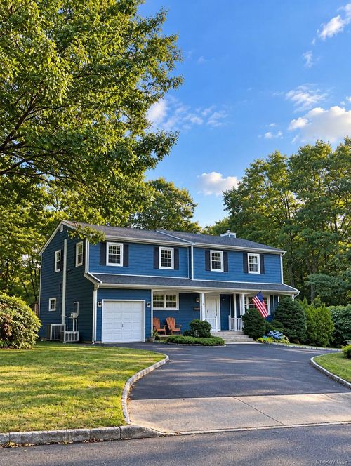 10 Vega Dr, Shoreham, NY, 11786-2305 | Card Image